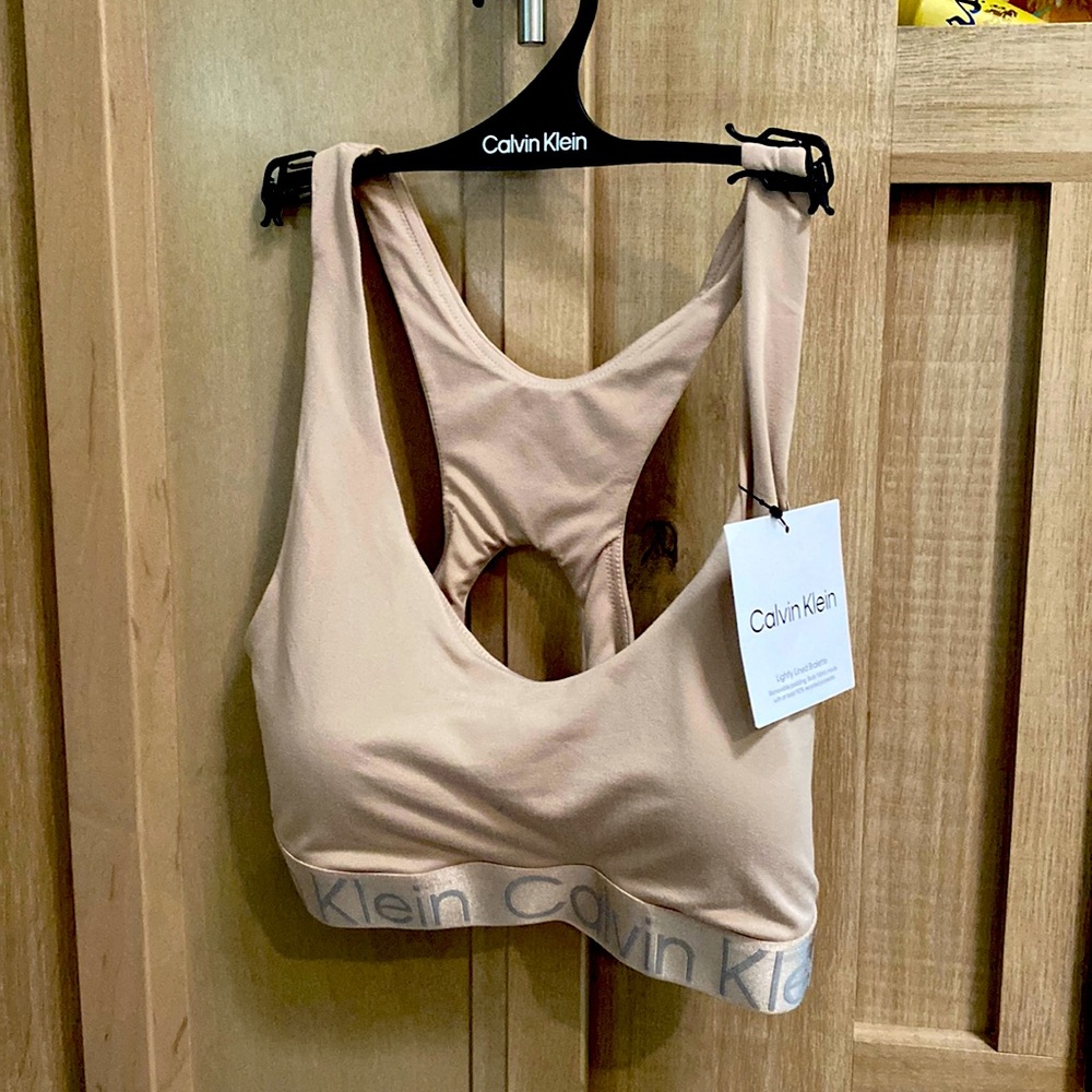 CALVIN KLEIN BRAND NEW LIGHTLY LINED BRALETTE. REMOVABLE PADDING SIZE M